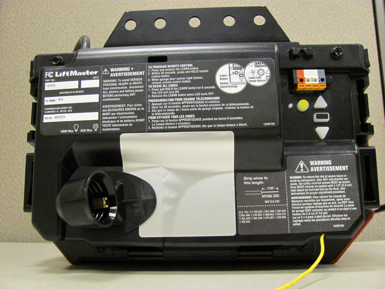 Garage door opener w/900MHz FHSS transceiver - FCC ID HBW7675 - Chamberlain Group LLC, The (2)