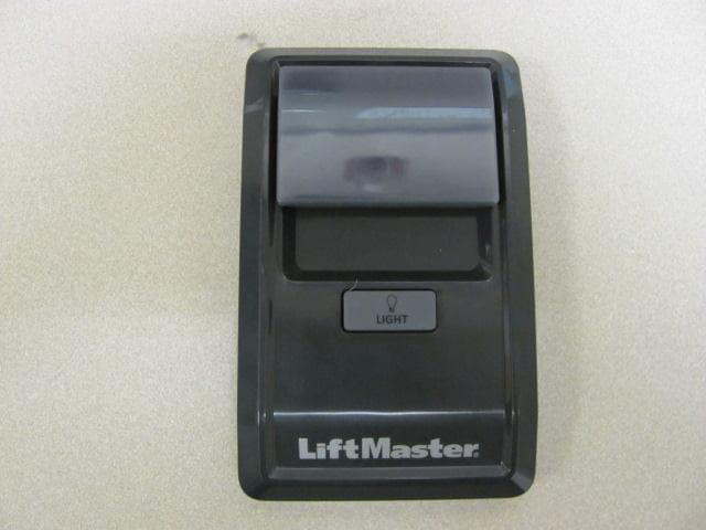 Remote Control Transmitter - FCC ID HBW7779 - Chamberlain Group LLC, The (2)