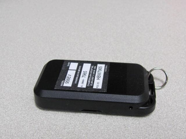 Wireless Remote Control Transmitter - FCC ID HBW7965 - Chamberlain Group LLC, The (2)