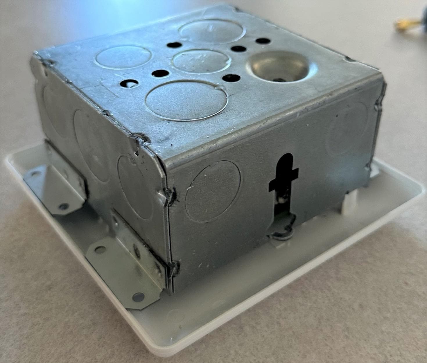 Flush Mount Locator - FCC ID HCQBWA02 - Inovonics Wireless Corporation