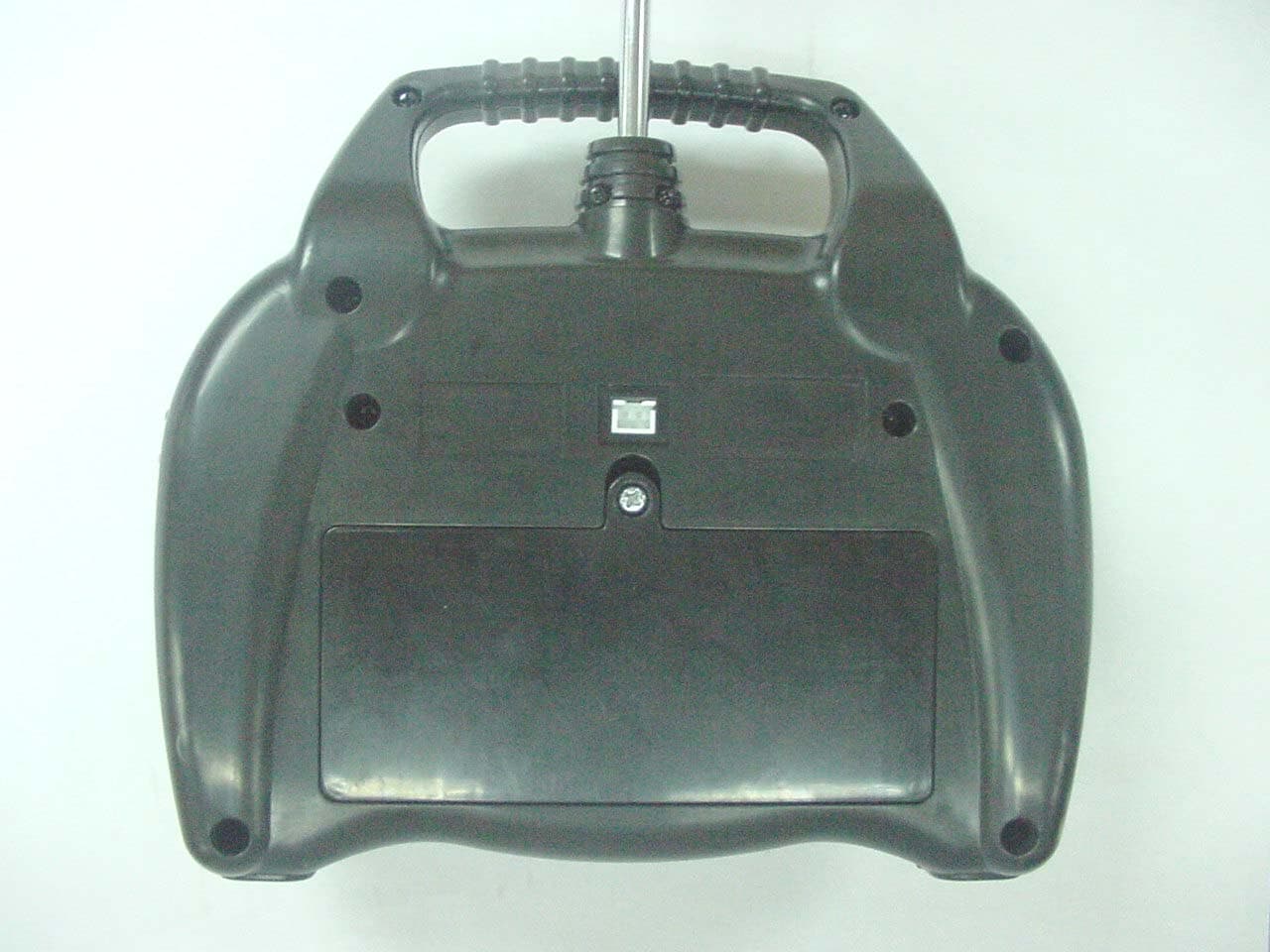 27MHz REMOTE CONTROL TRANSMITTER - FCC ID HDT80TX136 - Kin Yat Industrial Co Ltd (2)
