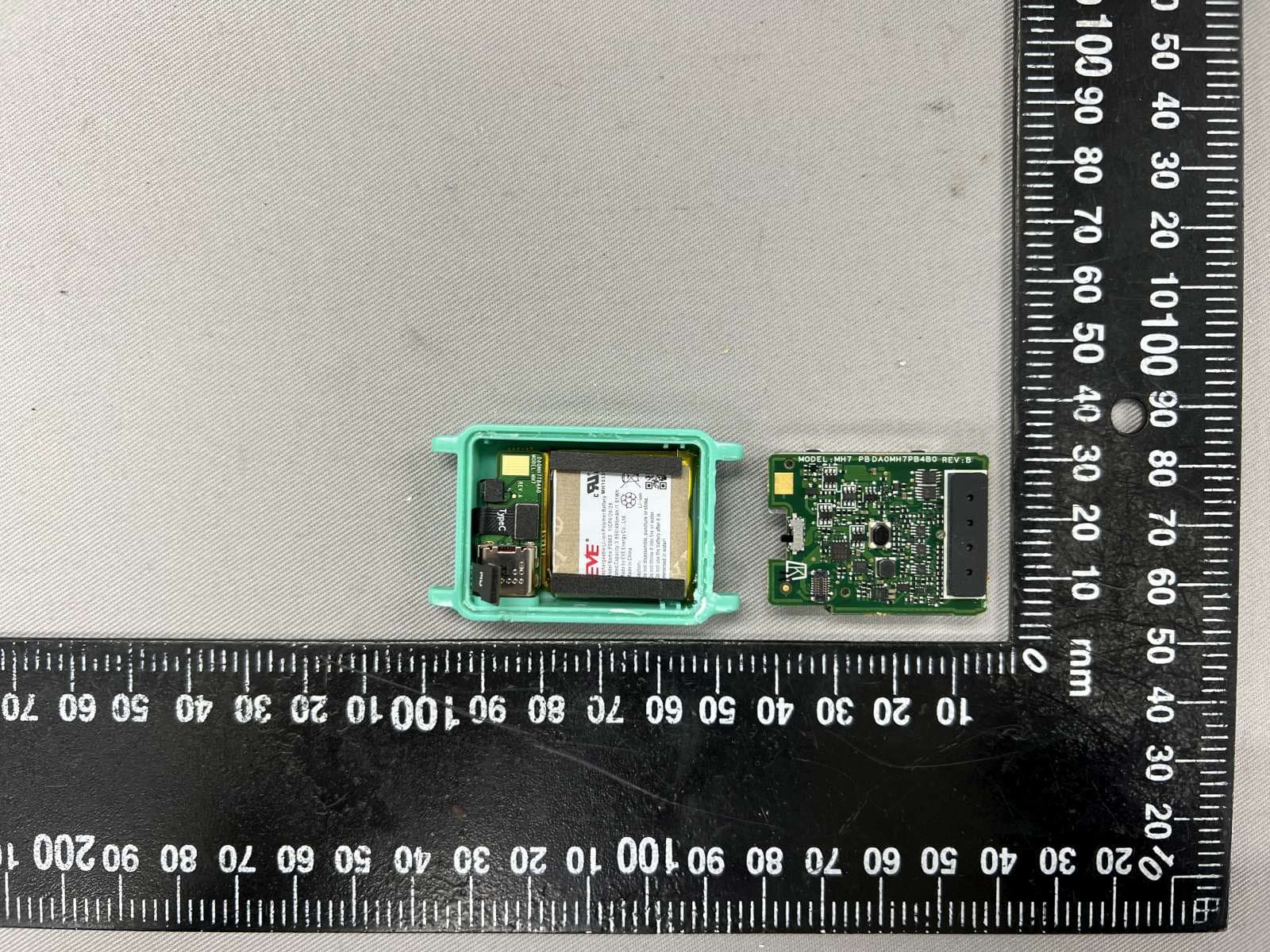 QOCA pulse oximeter - FCC ID HFSMH7 - Quanta Computer Inc