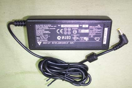 Notebook Computer With 802.11b and Bluetooth Modem - FCC ID HFSZG1SWM3B2100BT - Quanta Computer Inc (2)