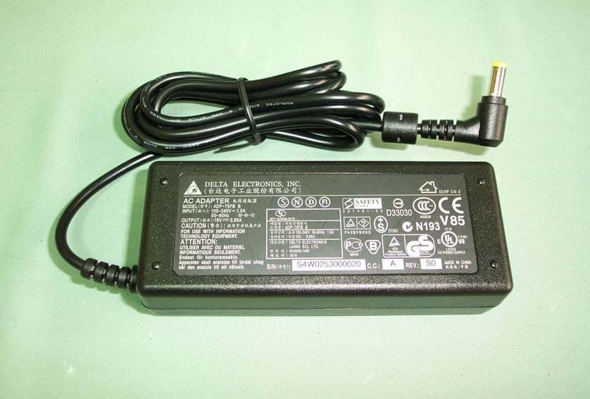 Notebook Computer W/802.11b WLAN Module - FCC ID HFSZI2WM3B2100 - Quanta Computer Inc