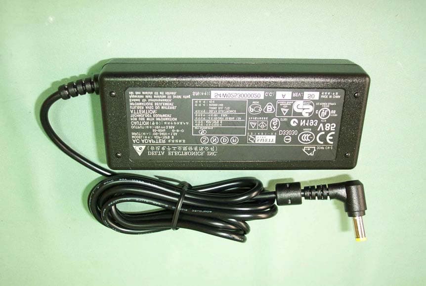 Notebook With WLAN and Bluetooth Modem - FCC ID HFSZI2WM3B2100BT - Quanta Computer Inc