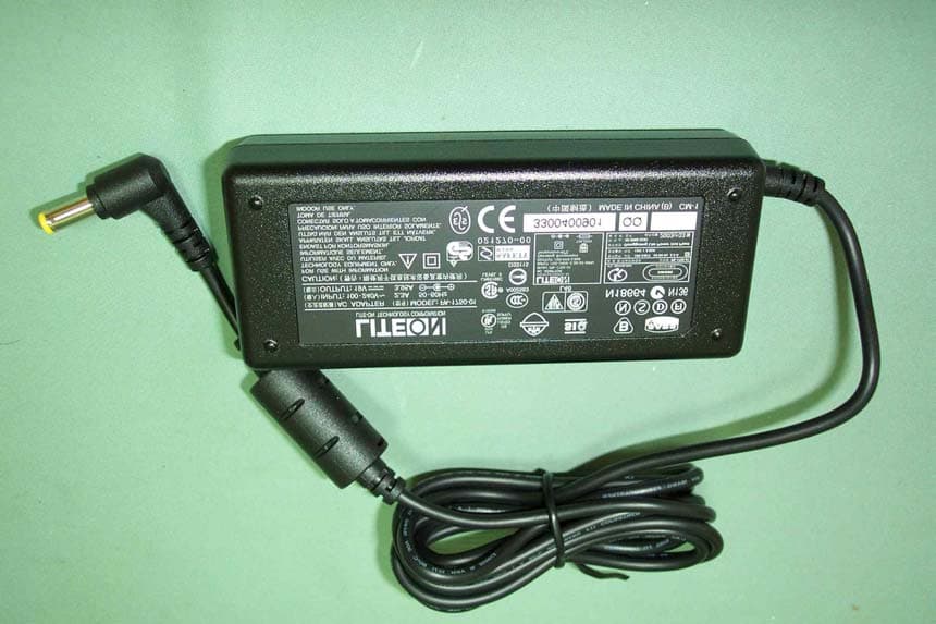 Notebook Computer W/802.11b WLAN Module - FCC ID HFSZW1LWM3B2100 - Quanta Computer Inc