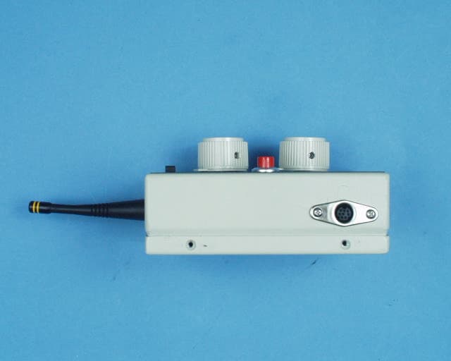 900 MHz R/C Transmitter - FCC ID HOJTXT900 - Teletrix Corporation (3)