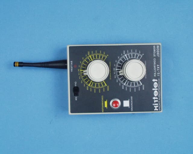 900 MHz R/C Transmitter - FCC ID HOJTXT900 - Teletrix Corporation (1)
