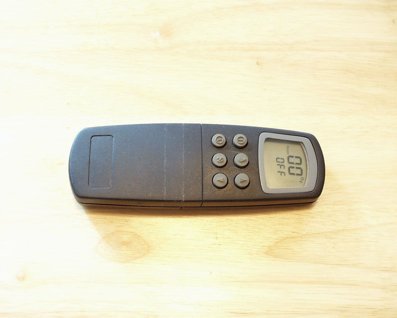 DSC - Part 15 Security/Remote Control Transmitter - FCC ID HS9-RT8220 - Ademco Inc