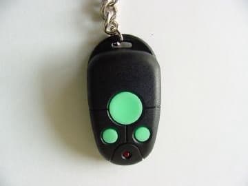 Remote Control Transmitter - FCC ID I6ZCMXT62 - Cenmax Group U.S.A. (2)
