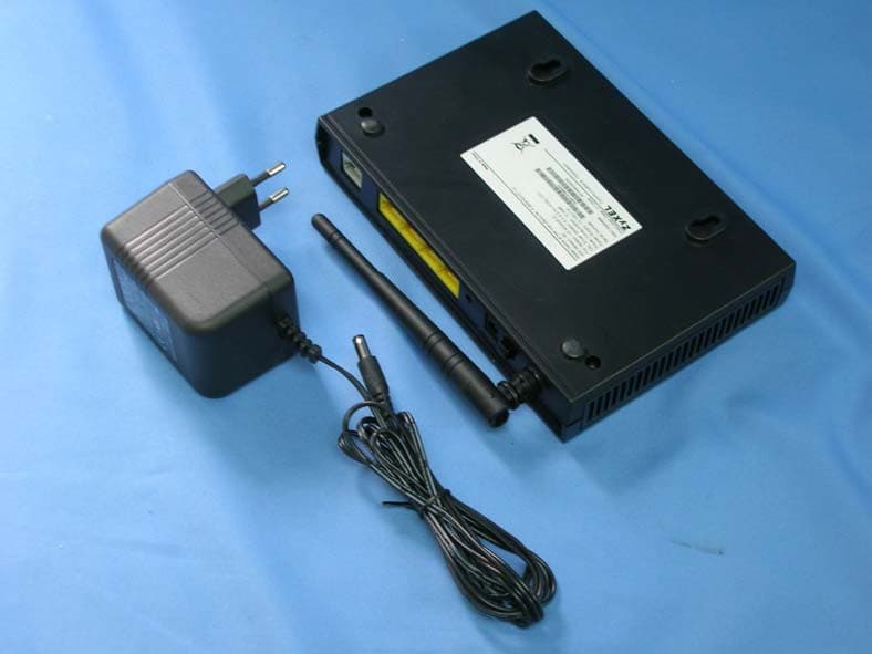 802.11g WIRELESS ADSL2+ 4-PORT GATEWAY - FCC ID I88P660HWD1V2 - ZyXEL Communications Corporation (2)