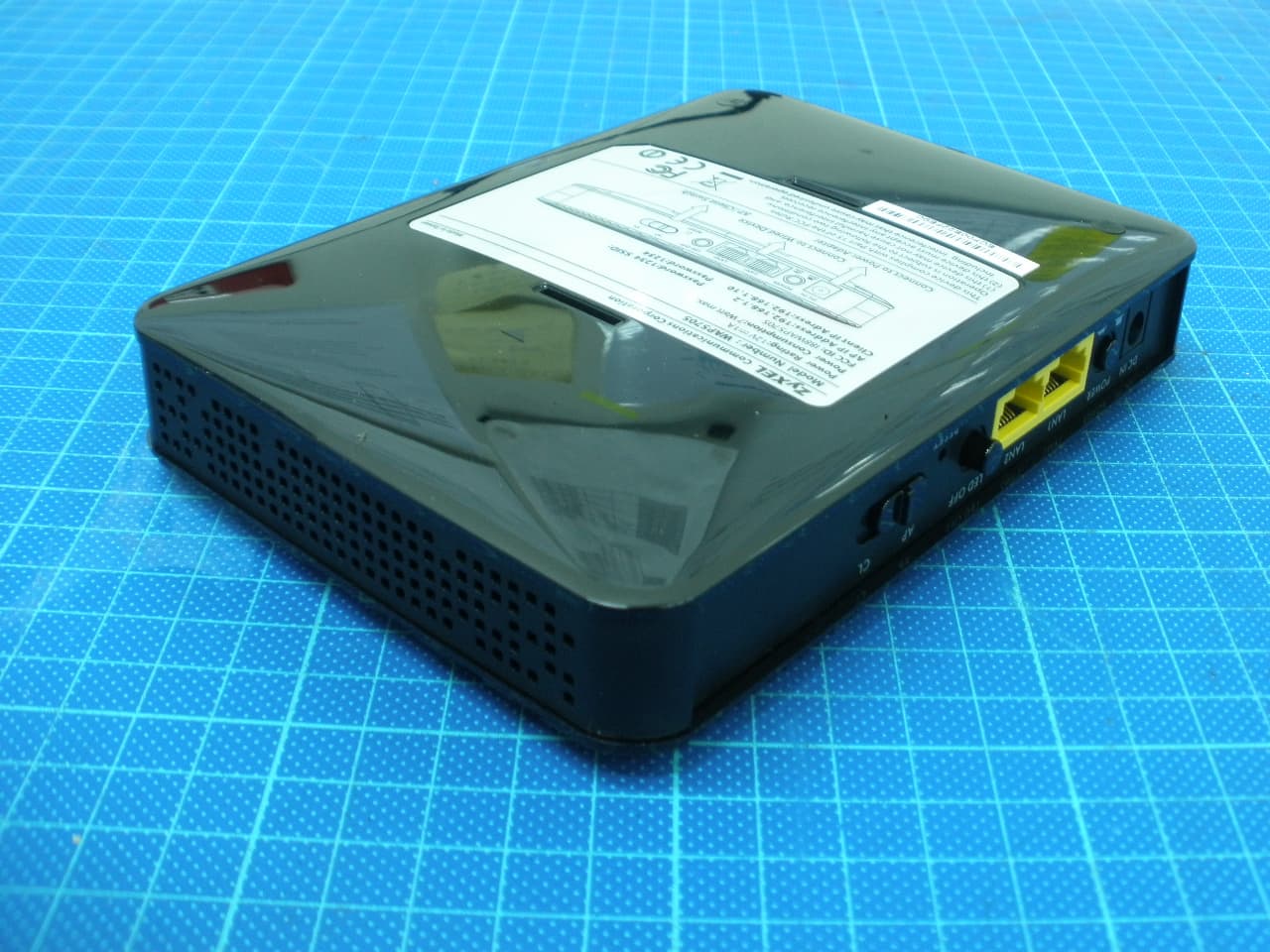 5-GHz Wireless HD Media Streaming Box - FCC ID I88WAP5705 - ZyXEL Communications Corporation (4)