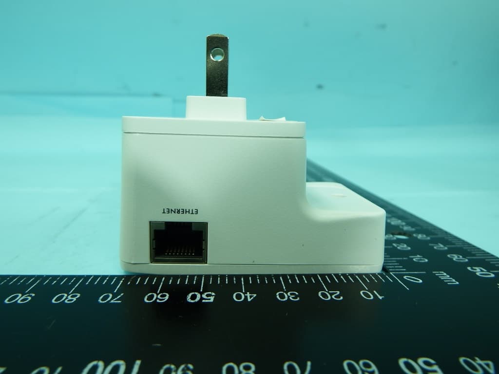 Wireless N300 Range Extender - FCC ID I88WRE2205V2 - ZyXEL Communications Corporation (4)