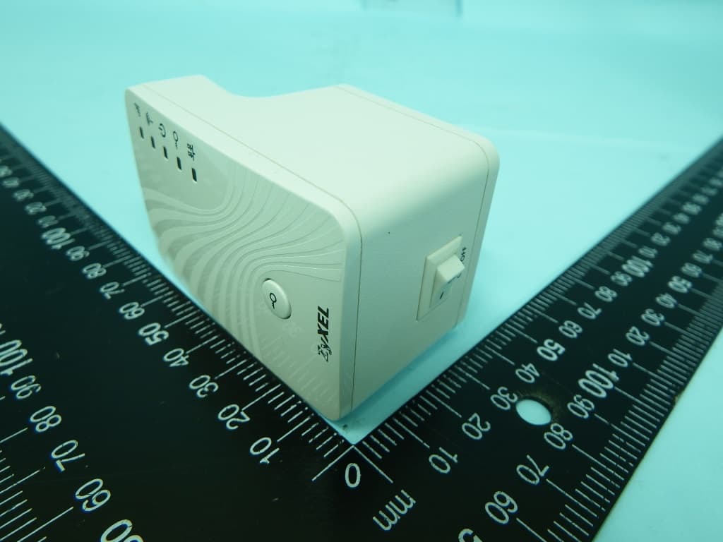 Wireless N300 Range Extender - FCC ID I88WRE2205V2 - ZyXEL Communications Corporation (2)