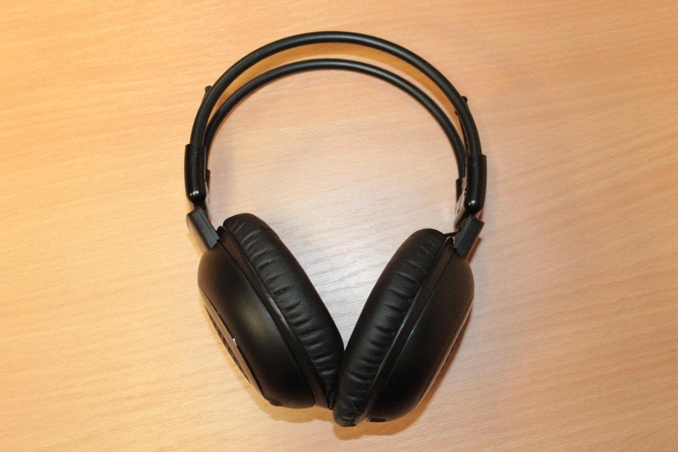 Rear Seat Entertainment System - Headphones - FCC ID IERRF-H588LTI - Bright Headphone Electronics Co