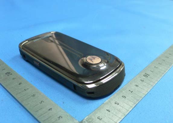 GSM/ EDGE 850/1900 Mobile Phone with 802.11b/g/n, Bluetooth and GPS - FCC ID IHDP56LR1 - Motorola Mobility LLC (2)