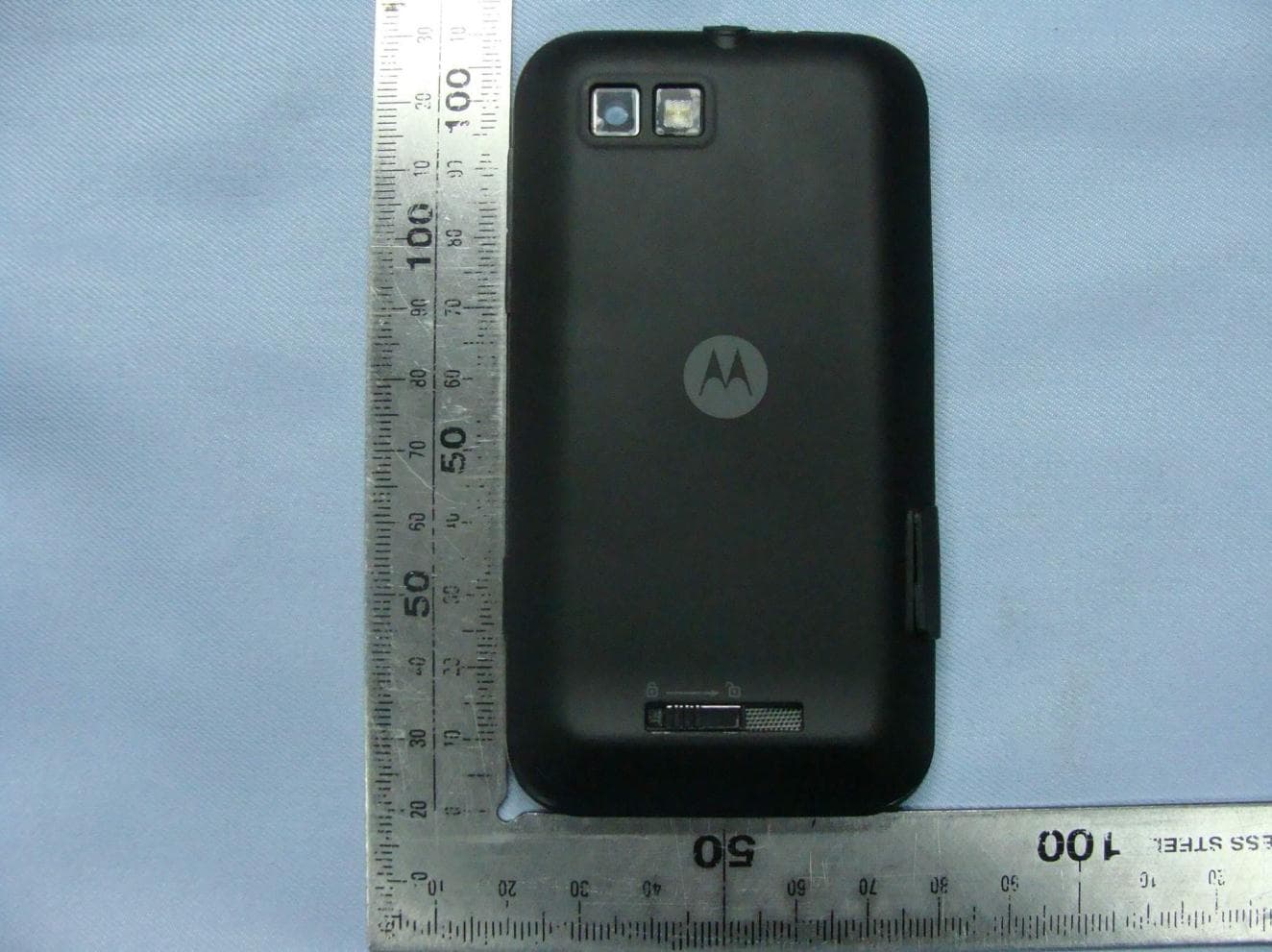 QUAD-BAND GSM/GPRS/EDGE AND DUAL-BAND WCDMA MOBILE PHONE WITH BT/WIFI - FCC ID IHDP56MK3 - Motorola Mobility LLC (5)