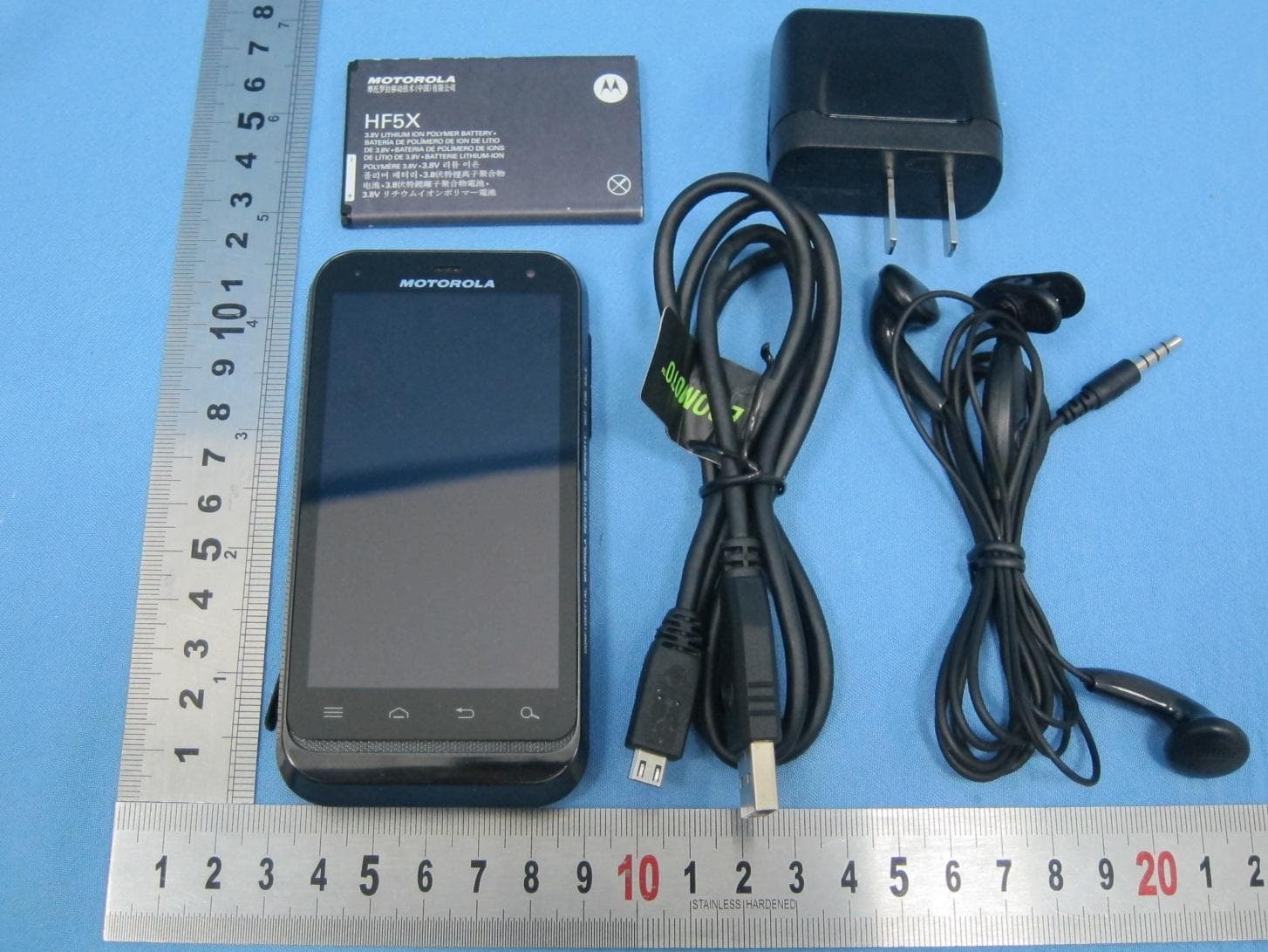 QUAD-BAND GSM/GPRS/EDGE AND DUAL-BAND WCDMA MOBILE PHONE WITH BT/WIFI - FCC ID IHDP56MR1 - Motorola Mobility LLC (4)