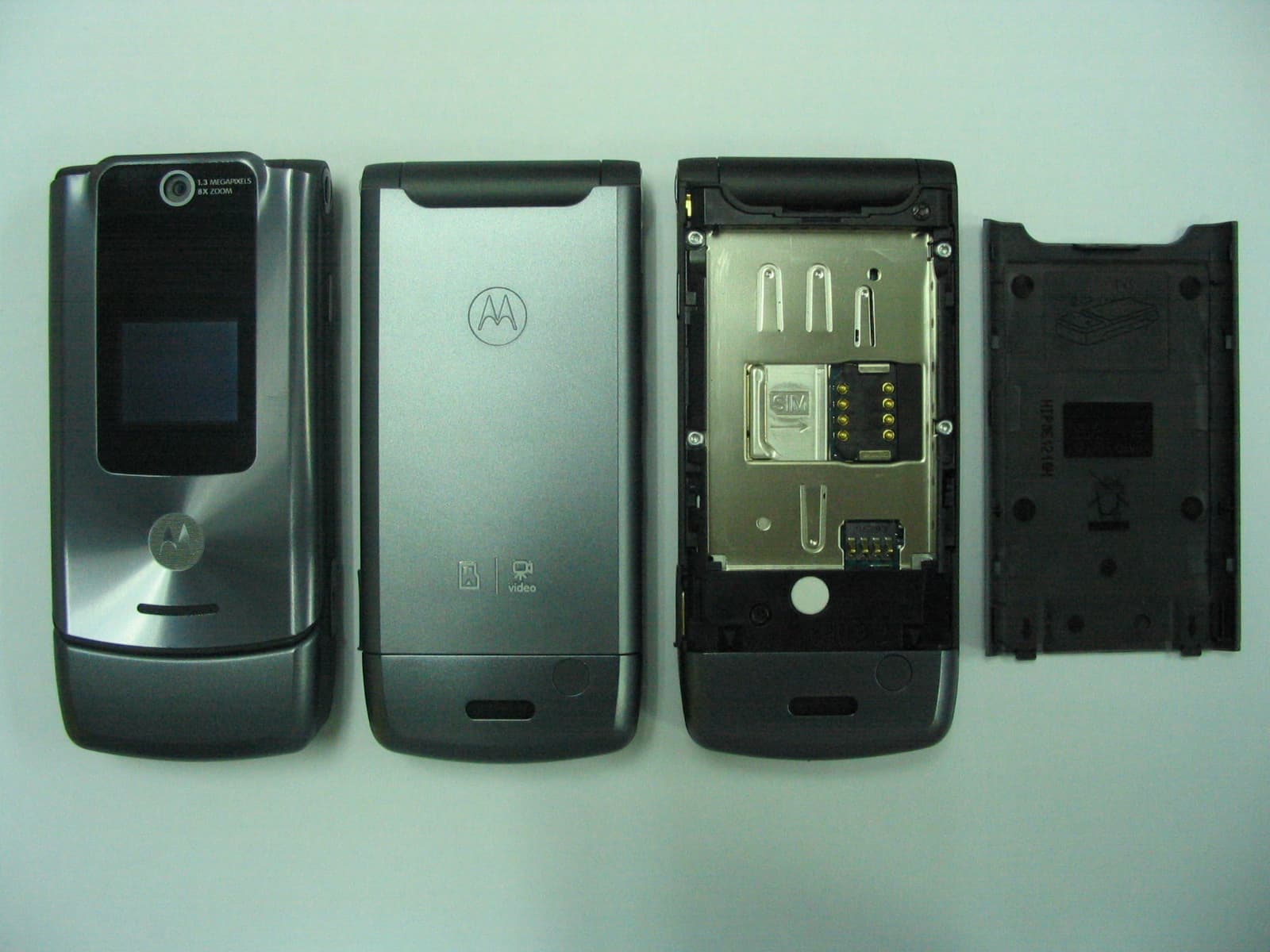 Portable Cellular/PCS GSM Transceiver w/ Bluetooth - FCC ID IHDT56HB1 - Motorola Mobility LLC