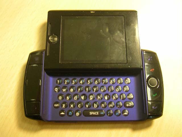 Portable Cellular/ PCS GSM/ EDGE Transceiver w/ BT - FCC ID IHDT56HE1 - Motorola Mobility LLC (1)