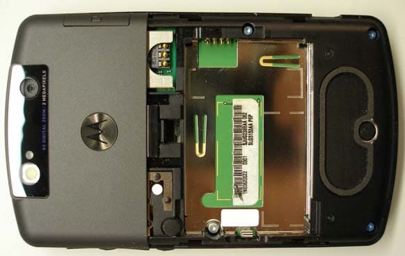 Portable Cellular/ PCS GSM/ EDGE Transceiver w/ BT - FCC ID IHDT56HW2 - Motorola Mobility LLC (2)