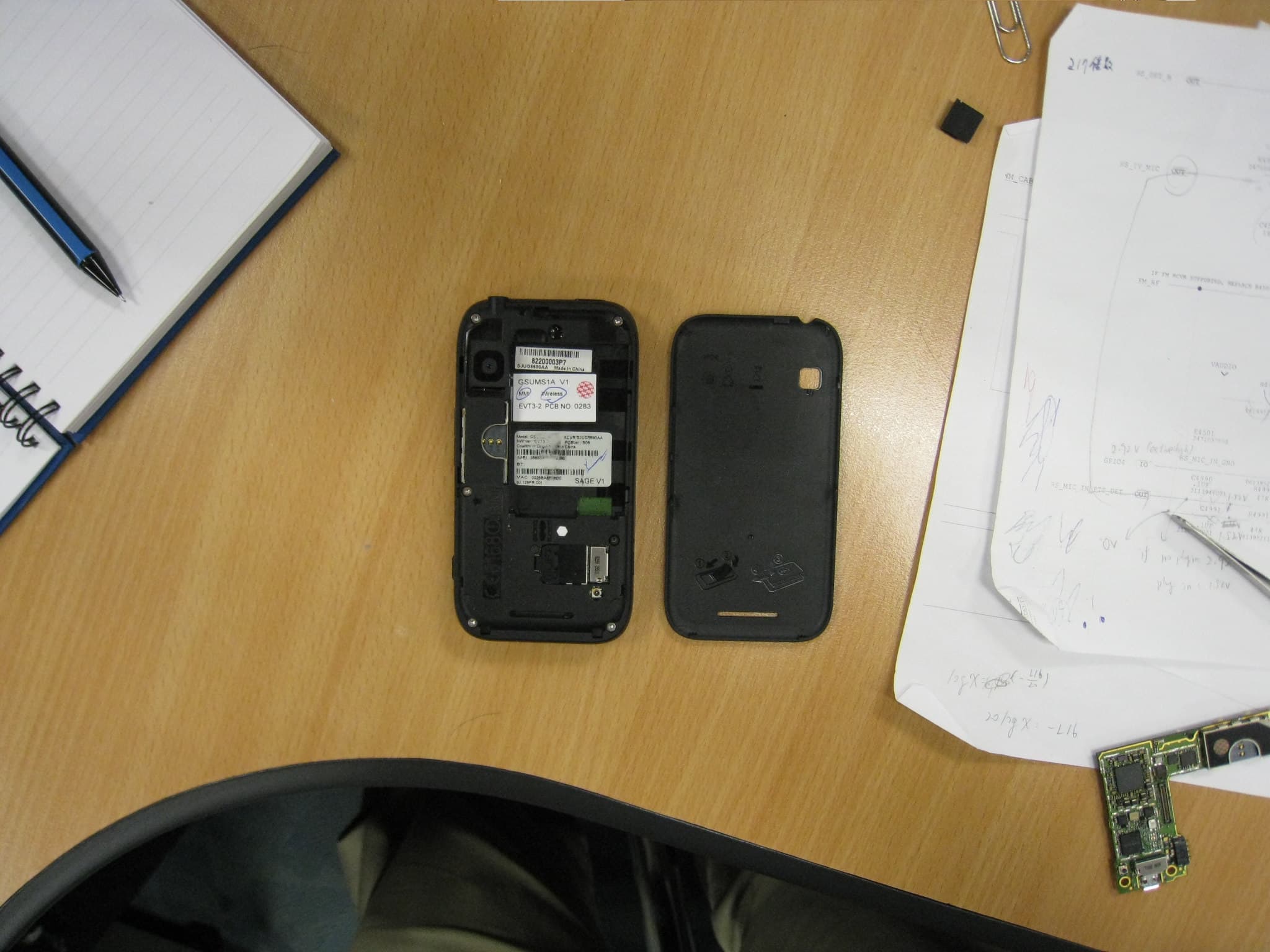 Portable Cellular/ PCS WCDMA/ GSM/ EDGE Transceiver with WLAN and Bluetooth - FCC ID IHDT56LE2 - Motorola Mobility LLC (5)