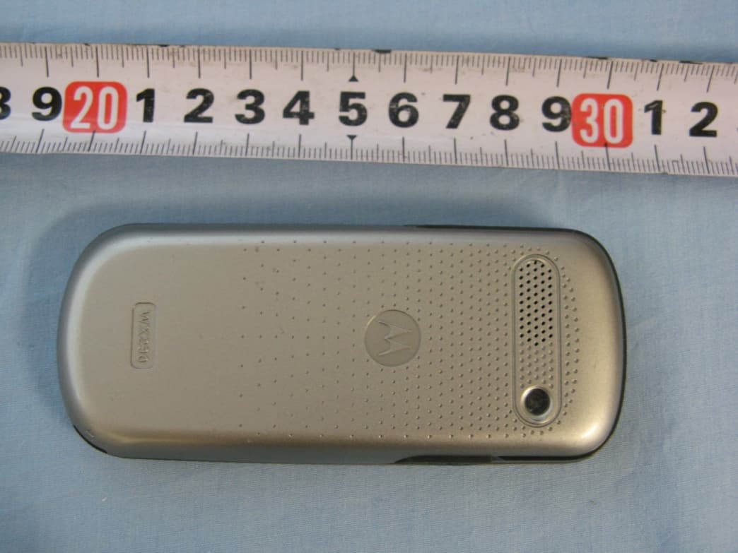 GSM 850/1900 Dual Band Mobile Phone - FCC ID IHDT56LY1 - Motorola Mobility LLC (3)