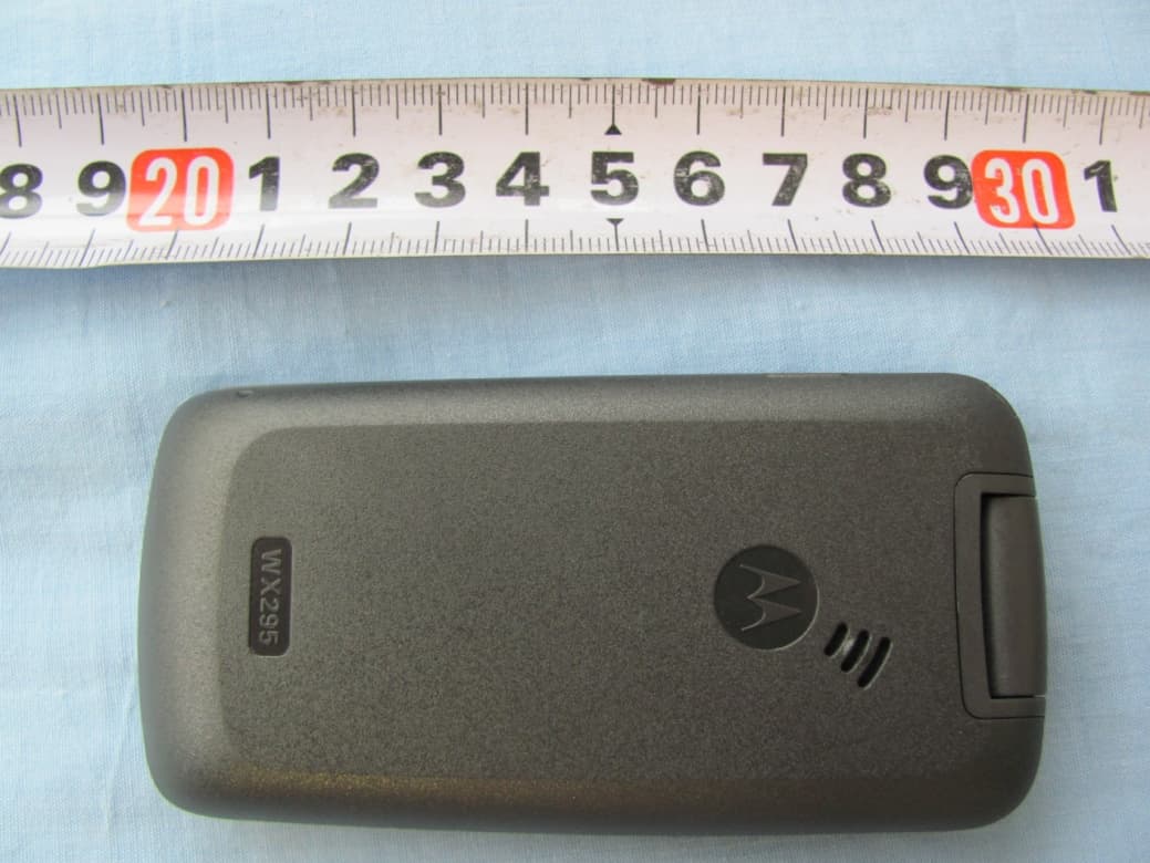 GSM/GPRS 850/1900 dual-band mobile phone - FCC ID IHDT56LZ2 - Motorola Mobility LLC (1)