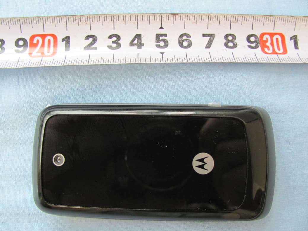 GSM/GPRS 850/1900 dual-band mobile phone - FCC ID IHDT56LZ2 - Motorola Mobility LLC (3)