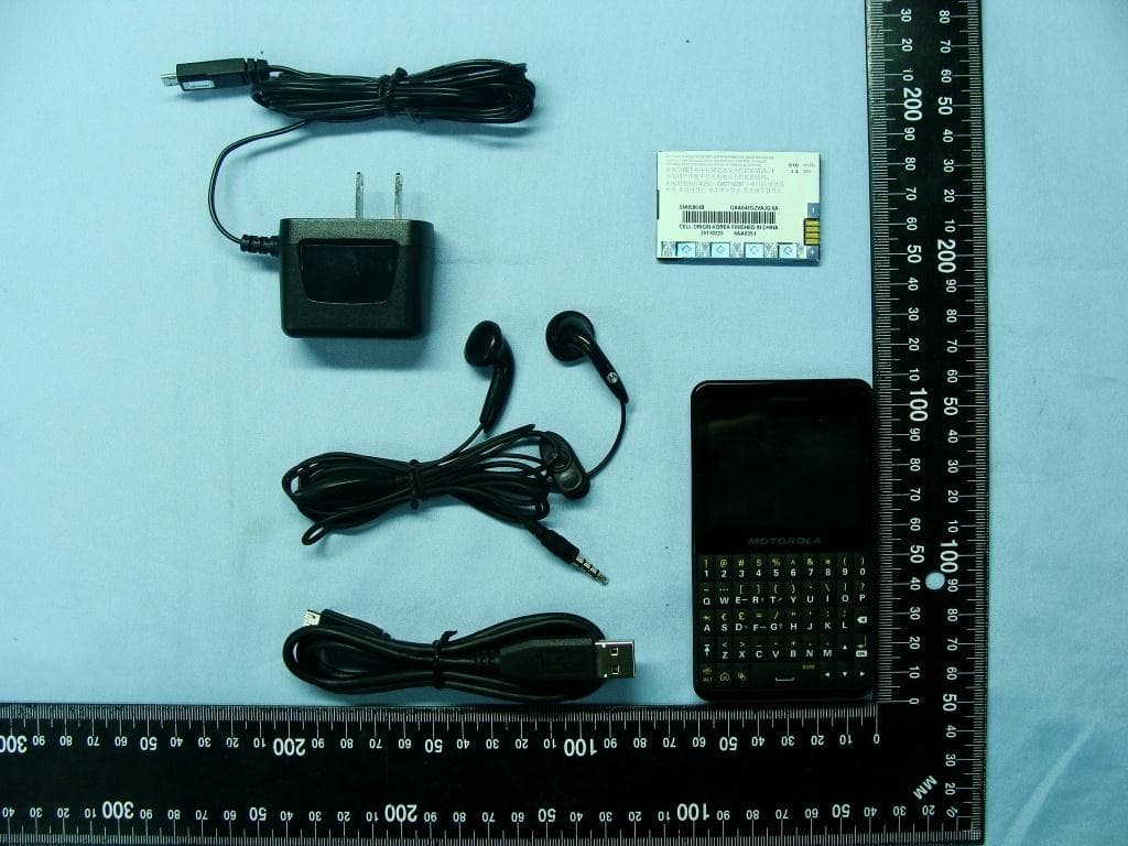 GSM/EGPRS MOBILE PHONE - FCC ID IHDT56MK3 - Motorola Mobility LLC (3)