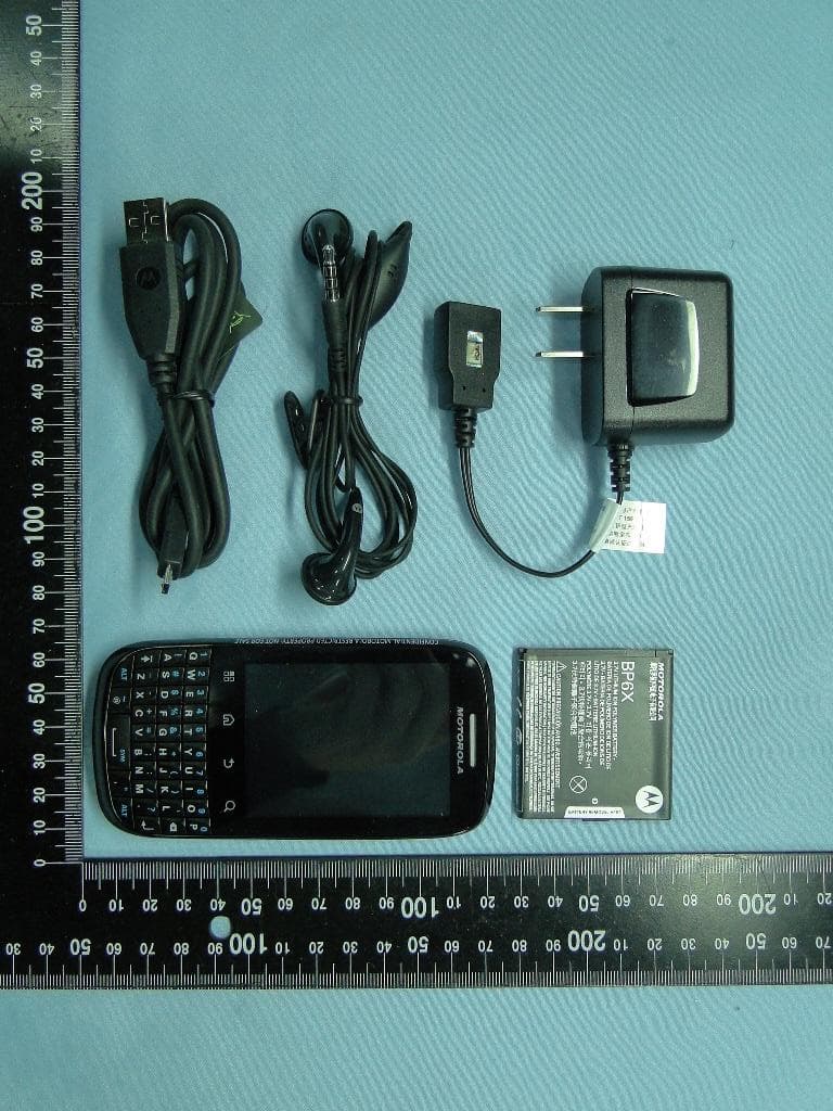QUAD-BAND GSM/GPRS/EDGE AND DUAL-BAND WCDMA/HSDPA MOBILE PHONE - FCC ID IHDT56ML1 - Motorola Mobility LLC (2)