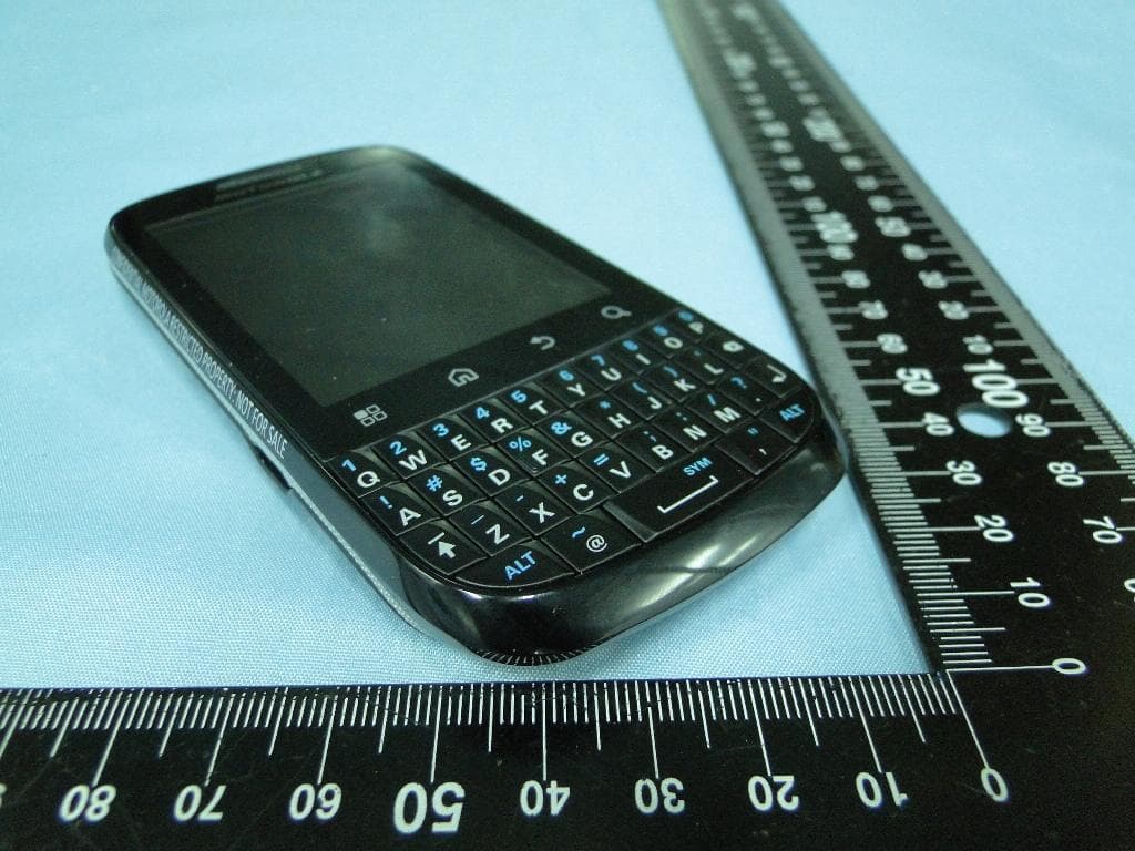 QUAD-BAND GSM/GPRS/EDGE AND DUAL-BAND WCDMA/HSDPA MOBILE PHONE - FCC ID IHDT56ML1 - Motorola Mobility LLC (4)