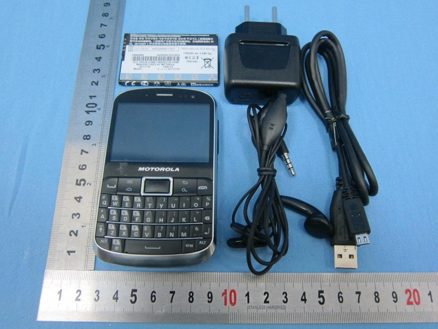 MOBILE PHONE - FCC ID IHDT56NB1 - Motorola Mobility LLC (4)