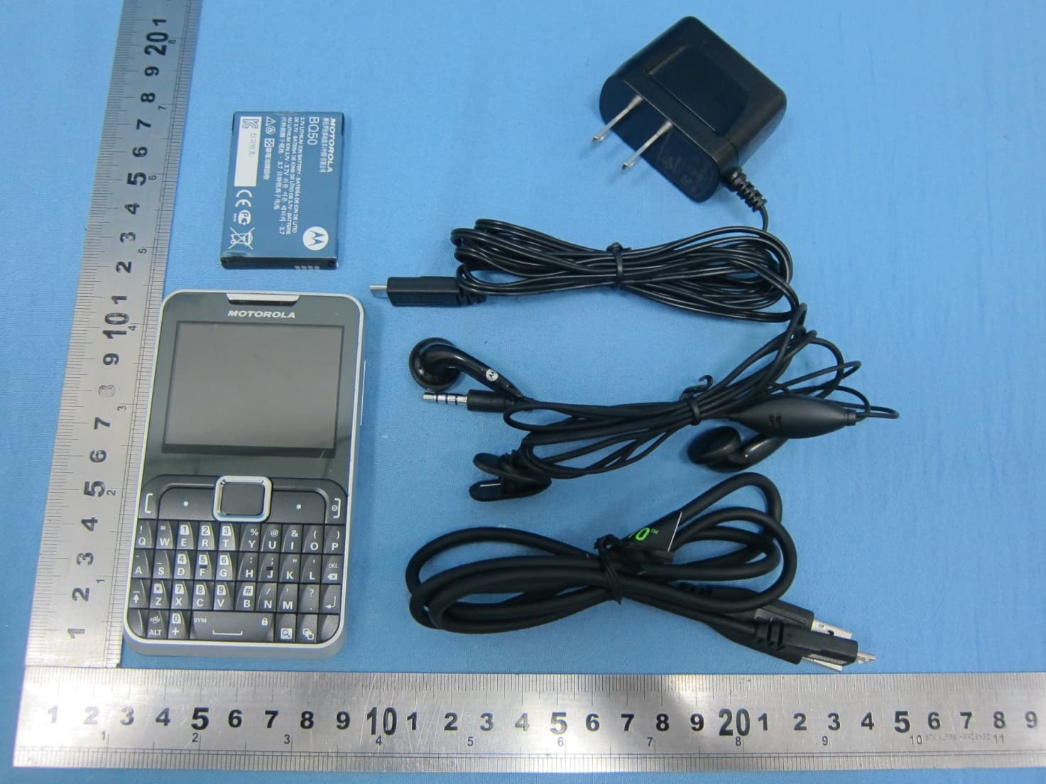 GSM/EGPRS MOBILE PHONE - FCC ID IHDT56NW2 - Motorola Mobility LLC (1)