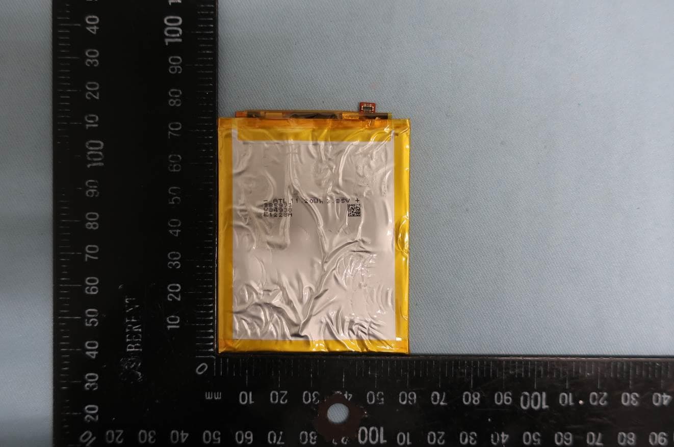 Mobile Phone - FCC ID IHDT56YS1 - Motorola Mobility LLC (2)