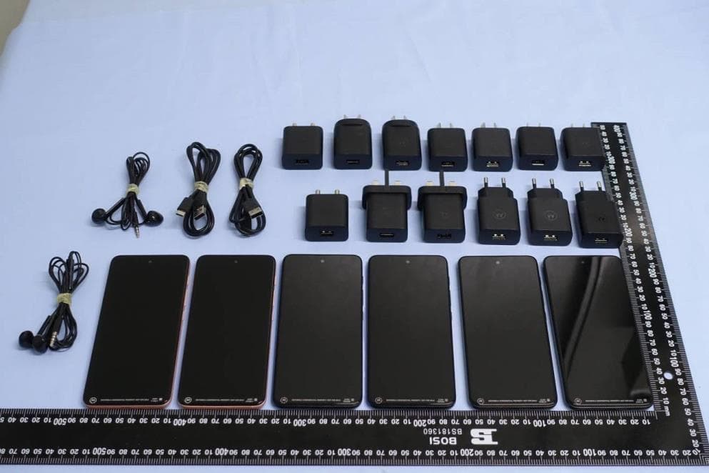 Mobile Phone - FCC ID IHDT56ZW7 - Motorola Mobility LLC (4)