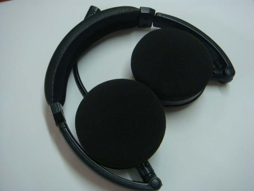 Wireless Headset - FCC ID IKQHZ10R - Scosche Industries Inc (2)