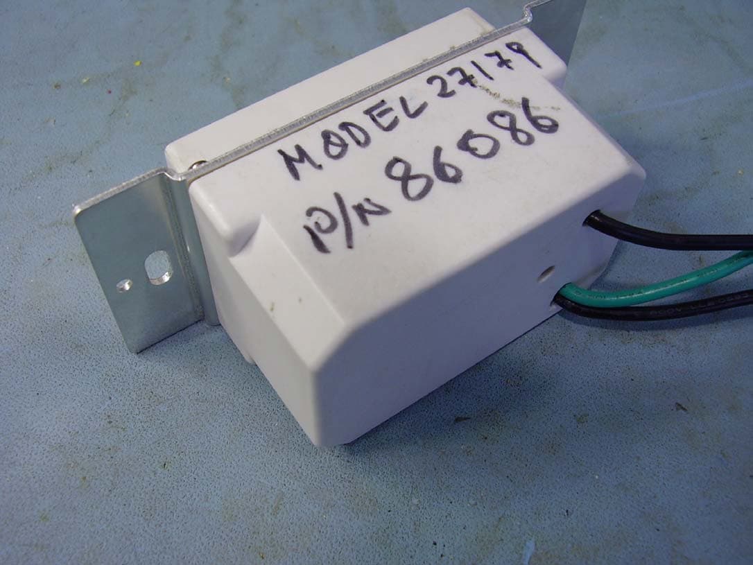 Remote control transmitter for ceiling fan lamp - FCC ID IN2TX22 - Hunter Fan Company