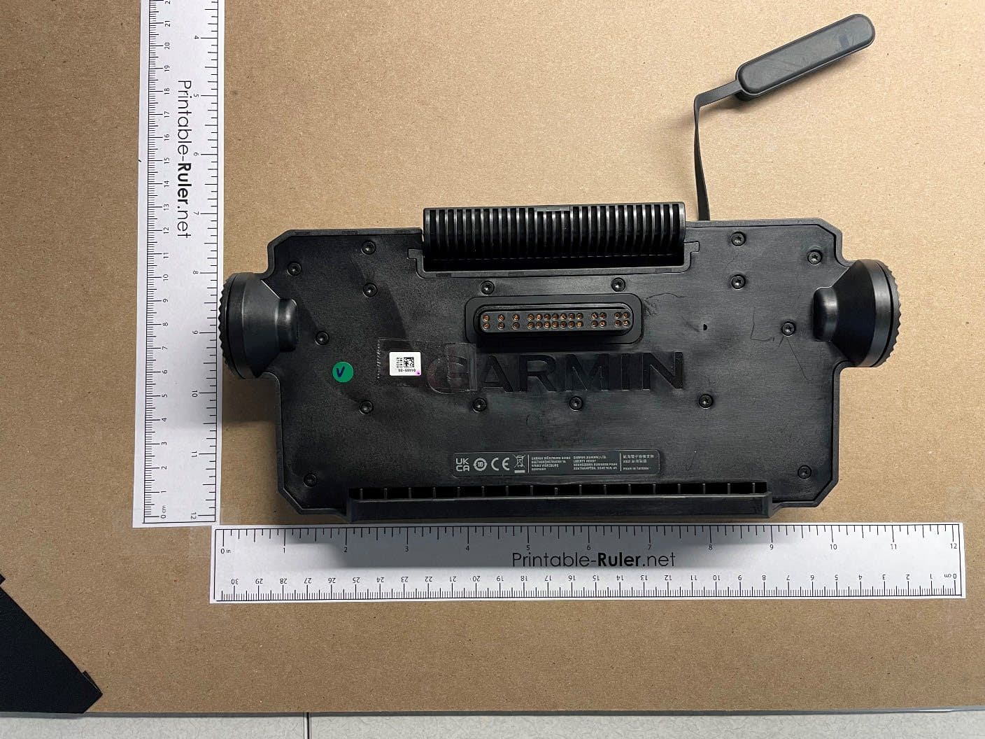 Navigation and communication device for use on watercraft. - FCC ID IPH-04396 - Garmin International Inc (2)