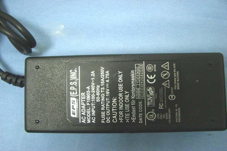 Notebook Computer with 802.11 a/b/g radio - FCC ID IR5RK886EX - MilDef Crete Inc. (1)