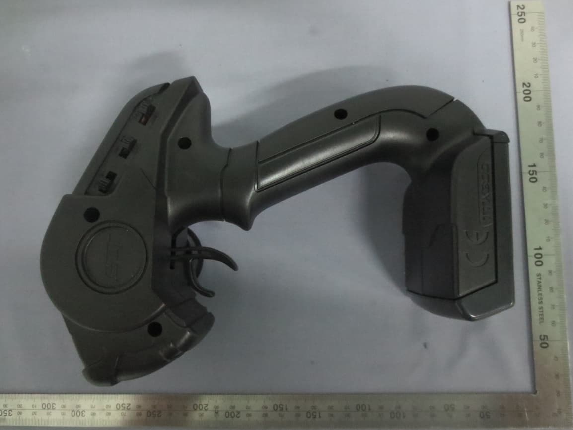 2.4GHz Transmitter - FCC ID IYFTTX300 - Hobbico Inc (3)