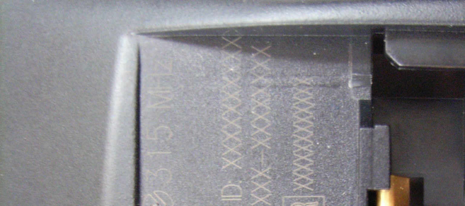 Remote Control Transmitter for Car Entertainment System - FCC ID IYZ-FFB - Marquardt GmbH (3)