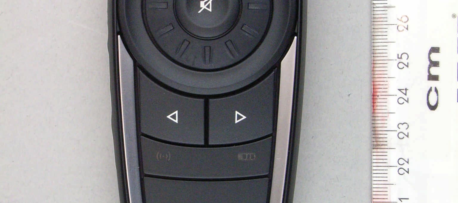 Remote Control Transmitter for Car Entertainment System - FCC ID IYZ-FFB - Marquardt GmbH (4)