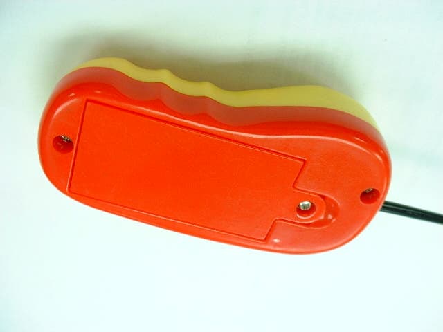 27MHz R/C Toy Transmitter - FCC ID J7IER372 - Yick Shun Electronic Toys Manufactory Ltd (2)