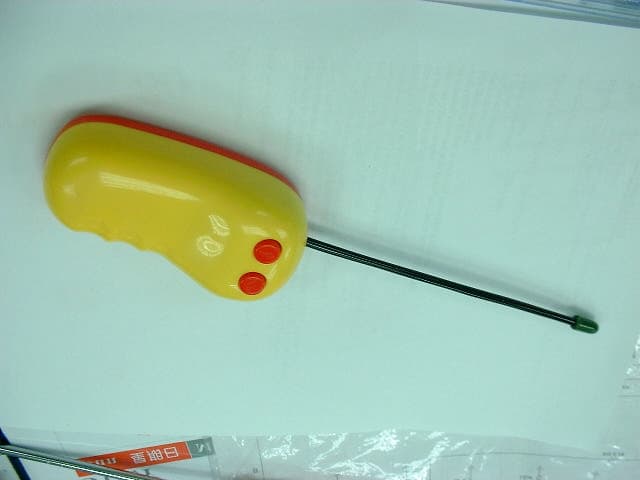 27MHz R/C Toy Transmitter - FCC ID J7IER372 - Yick Shun Electronic Toys Manufactory Ltd