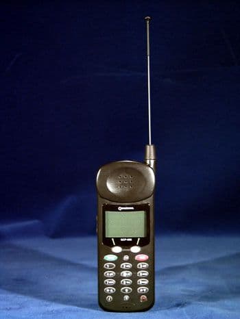 Dual Mode Cellular Phone - FCC ID J9CRJS2 - Qualcomm Technologies, Inc.