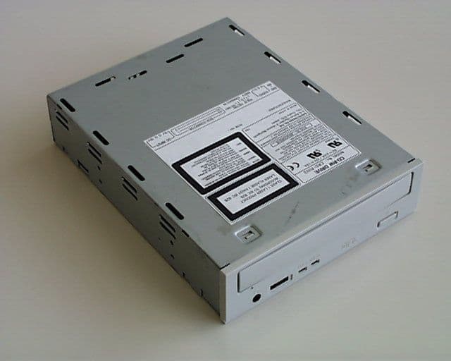 Internal CD-RW drive - FCC ID JBQCDR018 - Sanyo Electric Co Ltd