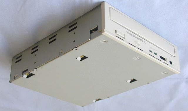 Internal CD-RW drive - FCC ID JBQCDR019 - Sanyo Electric Co Ltd (2)