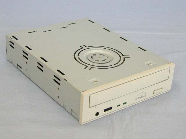 Internal CD-RW drive - FCC ID JBQCDR020 - Sanyo Electric Co Ltd (1)