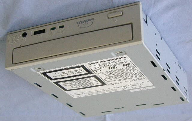 Internal CR-RW Drive - FCC ID JBQCDR022 - Sanyo Electric Co Ltd